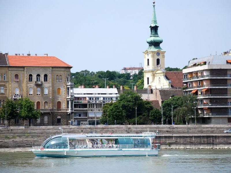 Bootstouren in Budapest auf der Donau sind beliebt bei Touristen