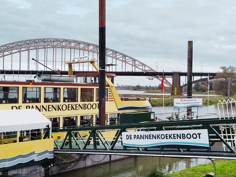 Das Pfannkuchen-Boot in Nijmegen