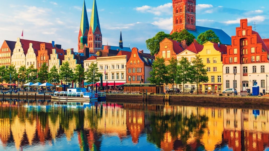 Entspanntes Sightseeing bei einer Bootsfahrt in Lübeck Altstadt