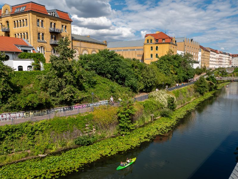 Bootsfahrten durch die schönen Kanäle von Leipzig