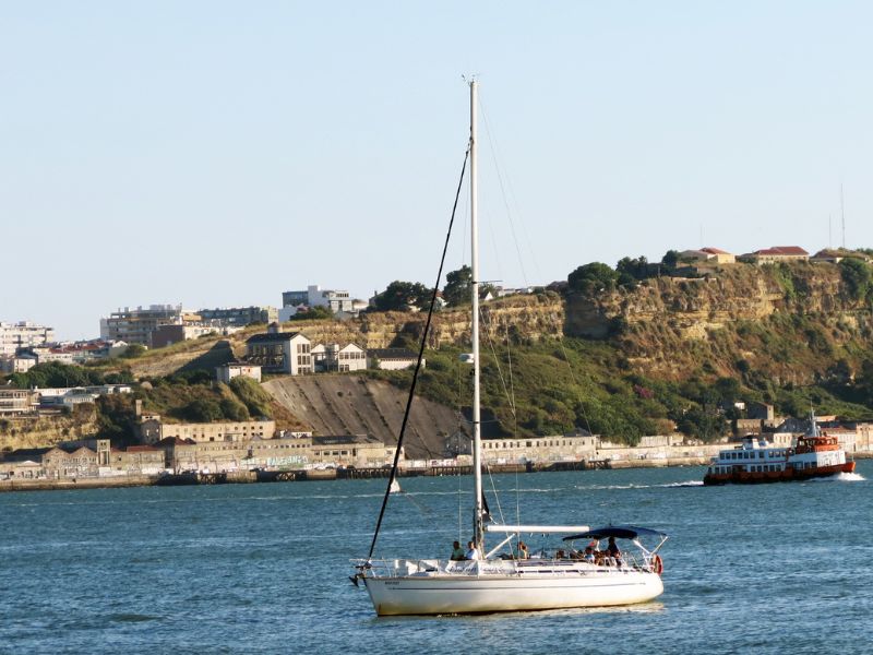 Segel und Katamaran Touren in Lissabon sind möglich