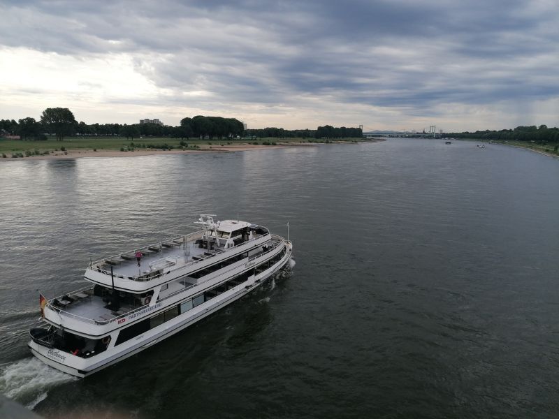 Boostour auf dem Rhein in Richtung Rodenkirchen